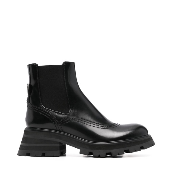 Alexander McQueen Shoes - Alexander McQueen Wander Chelsea boots